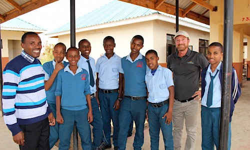 Group photo of Mike Chedester and Tanzanian students.